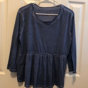 Quarter sleeve blue flowy shirt